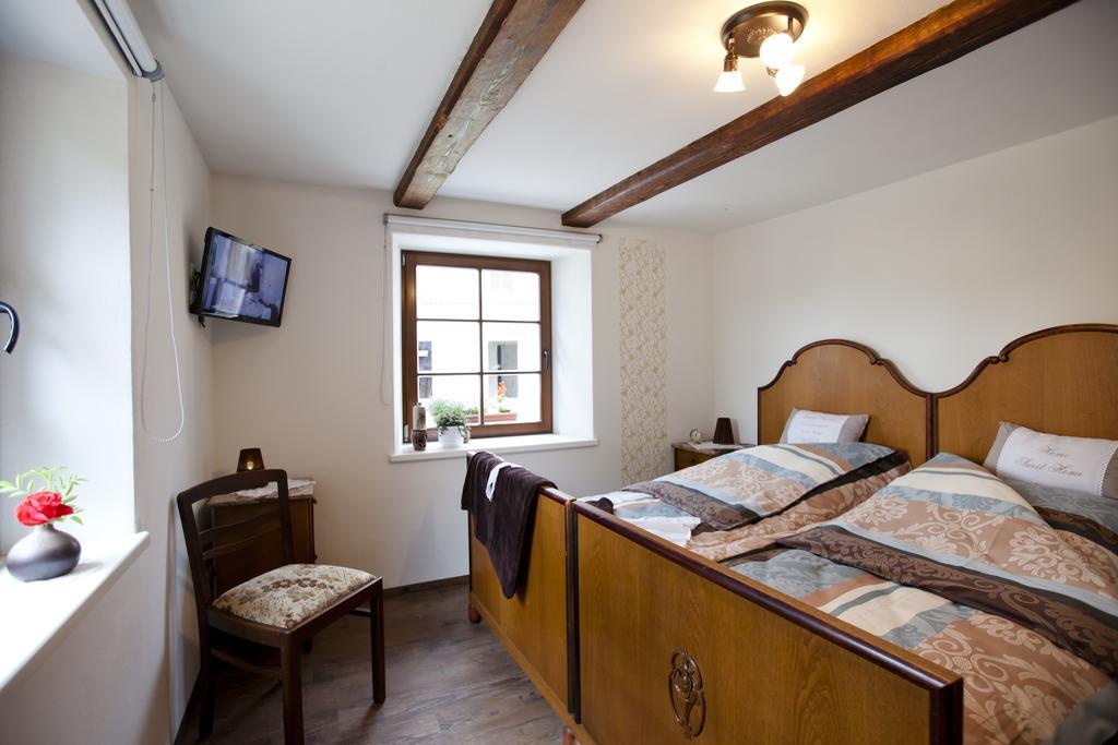 Pension Alte Schmiede Zabeltitz Ruang foto